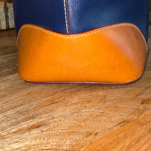Large Dooney & Bourke Shelby Navy and British Tan Leather Tote Like New - Picture 4 of 15